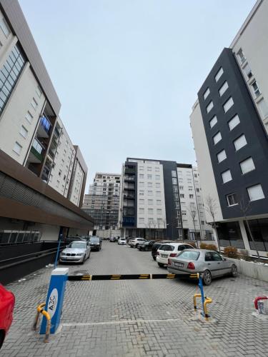 ESS Apartment, Best Location with Parking!