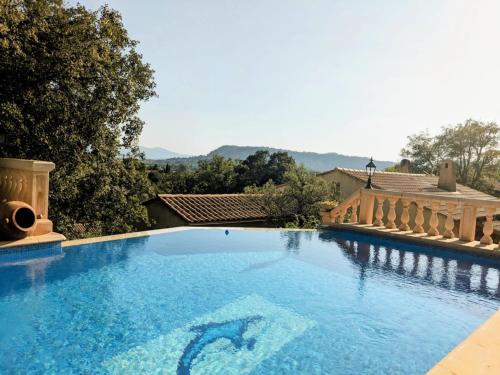 Villa provençale, clim et piscine, proche centre Vidauban