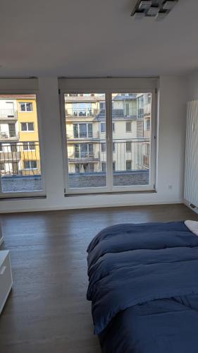 a bedroom with two large windows and a bed at DoubleBedroom with Bath Doppelzimmer mit Bad in Munich