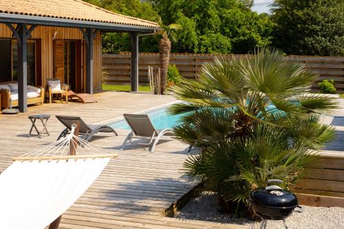 Κήπος έξω από το Appartement 2 chambres, terrasse bois indépendante, accès piscine privée