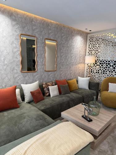 Posezení v ubytování Beautiful new studio with a Seaview 8