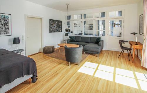 Χώρος καθιστικού στο Amazing Apartment In Samsø With Wifi