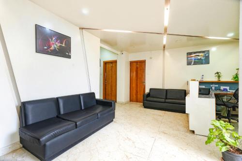 Un lugar para sentarse en FabHotel Cosmo Annora - Nr Domlur