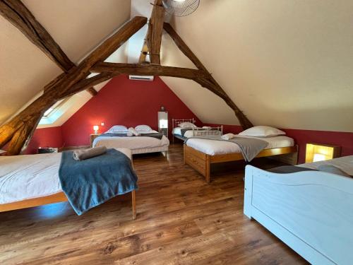 a room with three beds in a attic at Maison climatisée - Beauval et Châteaux in Oisly