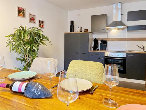 a wooden table with wine glasses on top of it at !GoldPath! FeWo - Comfortable - Central - Balkon - Tiefgarage in Waldkirchen
