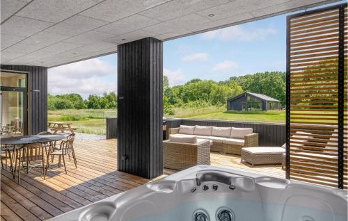 Fotografie z fotogalerie ubytování Beautiful Home In Tranekær With Wifi v destinaci Tranekær