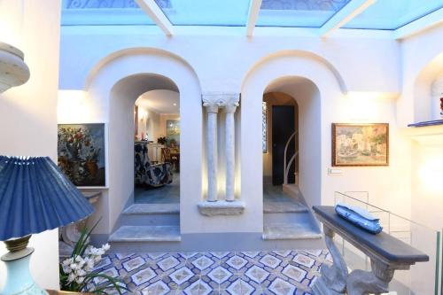 Posezení v ubytování Perla nel blu villa affacciata sul mare