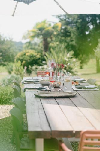 a picnic table with plates of food on it at Maison Groleau in Mombrier
