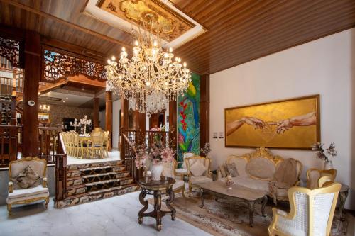 a room with a chandelier and chairs and a table at Salamina Highs in Salamina