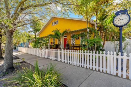 Φωτογραφία από το άλμπουμ του Historic Bungalow With Private Pool In Ybor City στην Τάμπα
