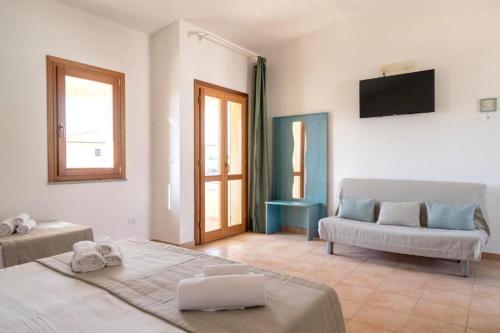 Katil atau katil-katil dalam bilik di Hotel with swimming pool just 300 mt from the Baia delle Mimose-beach