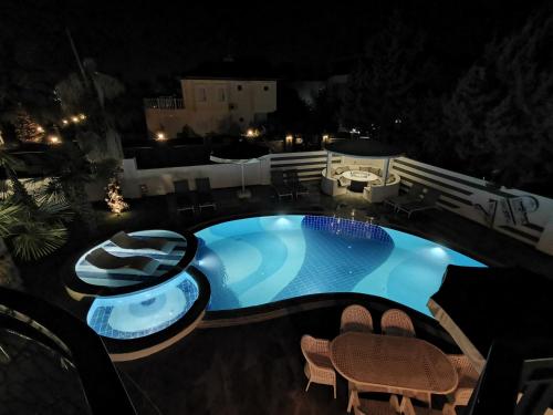 RED PREMIUM VIP// CUSTOM DESIGN VILLA WITH TURKISH BBQ+PRVT SWMG POOL