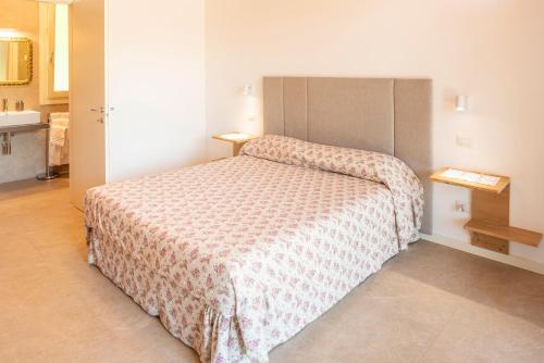 Una cama o camas en una habitación de Azienda Agricola Rovertondo