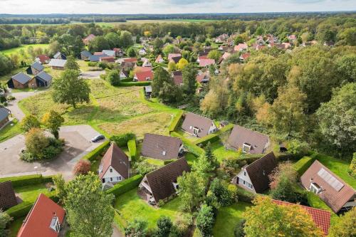 an aerial view of a residential suburb at Winterkoning I Rustig Huisje met Tuin in Zwiggelte
