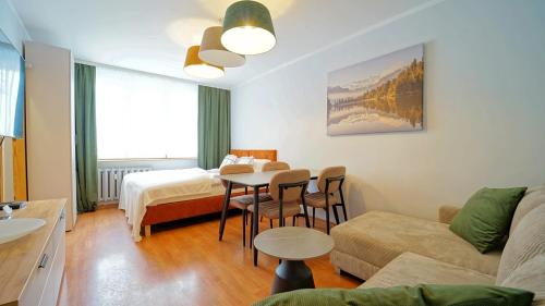 Posteľ alebo postele v izbe v ubytovaní Apartamenty EverySky - 1 go Maja 35A-35B