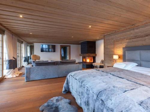 Ένα ή περισσότερα κρεβάτια σε δωμάτιο στο Stunning Modern Chalet with Indoor Pool and Spa