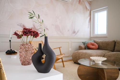 Charming Charlie Apartment