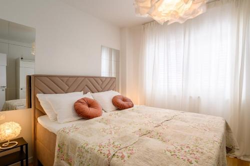 Postel nebo postele na pokoji v ubytování Charming Charlie Apartment