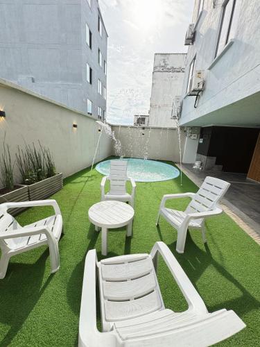 Bazén v ubytování HOTEL PLAZUELA REAL nebo v jeho okolí
