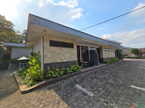 a building with a cobblestone street in front of it at Kusma Hotel Bandungan Semarang in Semarang