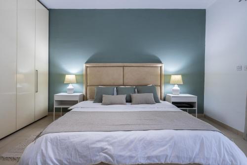 Ένα ή περισσότερα κρεβάτια σε δωμάτιο στο Coastal Charm Vacation Stay