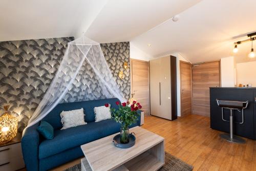 Kuchyň nebo kuchyňský kout v ubytování Studio Dernier Etage Le Nid d'Amour - Séjour Romantique, Mandara Beach, Juan-les-Pins