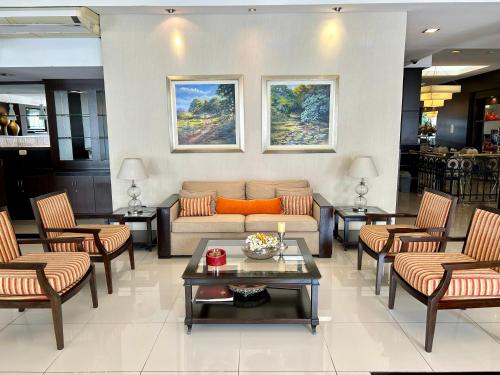 a living room with a couch and chairs at Condado Hotel Casino Goya in Goya