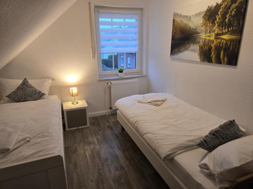 Postel nebo postele na pokoji v ubytování Ferienhaus am Heeder See
