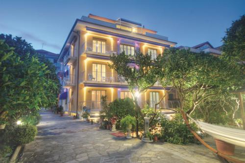 Κήπος έξω από το Hotel Villa Delibera