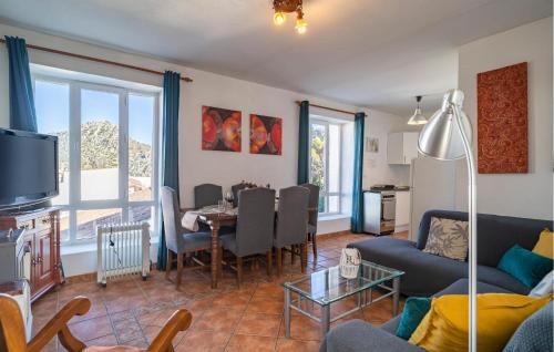Χώρος καθιστικού στο Nice Home In Montejaque With Wifi