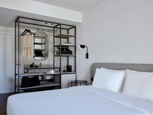 Katil atau katil-katil dalam bilik di Doryssa Lithos Hotel