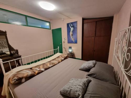 a bedroom with a large bed and a window at Kanlayana Hostel in Ban Bang Toei (1)