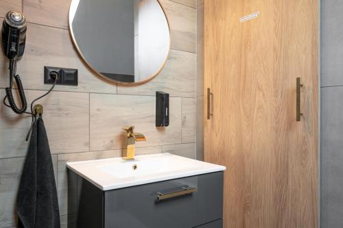 Ένα μπάνιο στο Kościelna Loft Apartaments