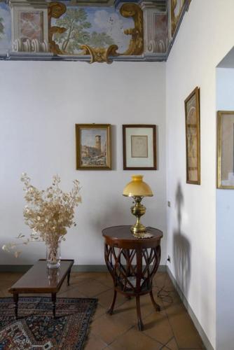 a room with a table and a vase of flowers on a table at Villa Berla in Azzate