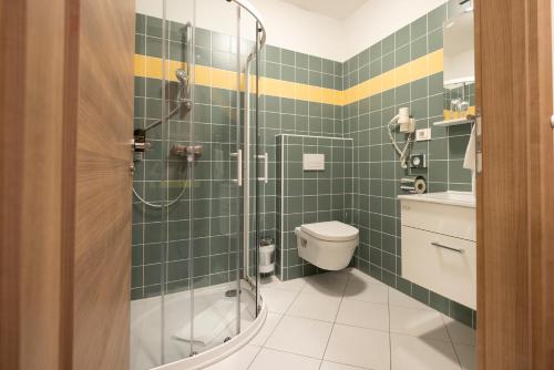 a bathroom with a shower and a toilet at Primus Hotel & Apartments in Vienna