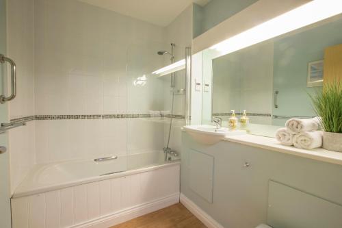 Et badeværelse på Honeybee Cottage