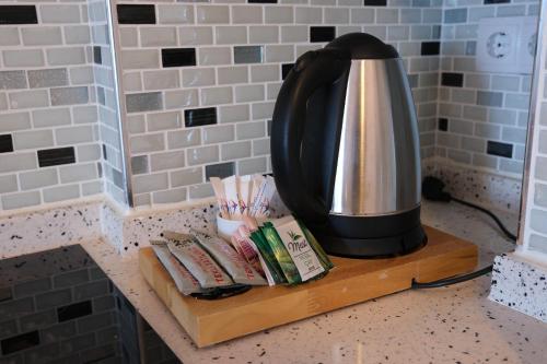 a coffee pot sitting on a counter with books at Şahin Tepesi Suite Otel in Trabzon