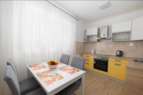 Η κουζίνα ή μικρή κουζίνα στο Apartman Ivo Green