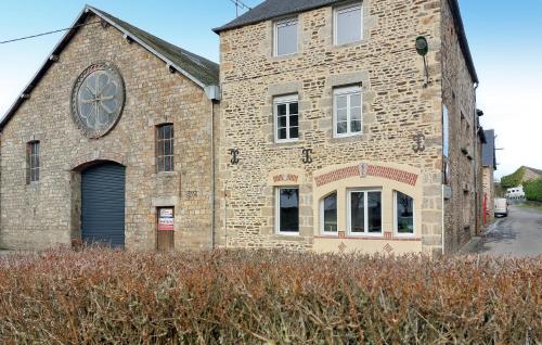 Amazing Home In Neuilly Le Vendin