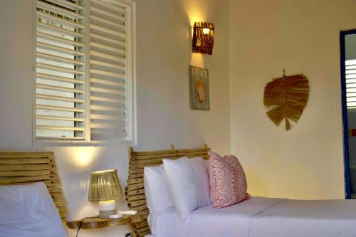 Katil atau katil-katil dalam bilik di VillasMana PlayaBonita LasTerrenas NearBeach