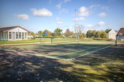 Instalaciones para jugar a tenis o squash en Nyhavn Lakeside Cottage o alrededores