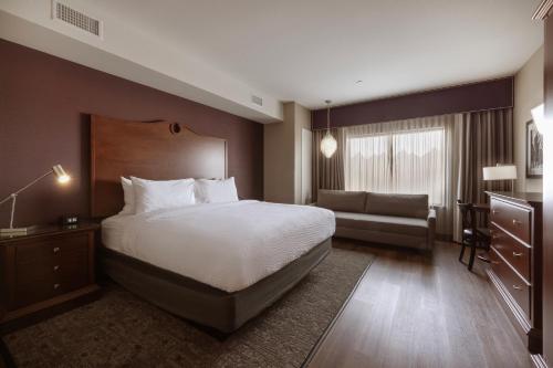 Un ou plusieurs lits dans un hébergement de l'établissement The Parker Hotel