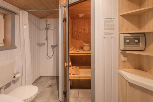 a small bathroom with a toilet and a microwave at Seeschwalbe 23 in Rechlin
