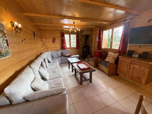 Chalet le Cerf : dans le centre de Châtel