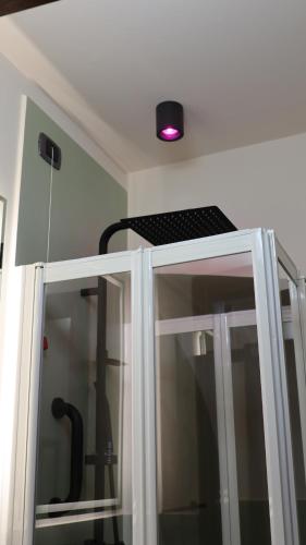 a bathroom with a shower with a black rack on the ceiling at Rosari Spada Suite sec XVI in Spoleto