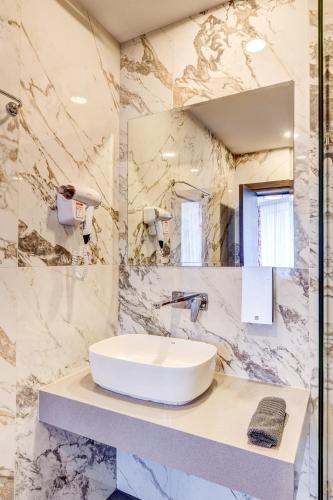 Koupelna v ubytování SPA Hotel Kiparis