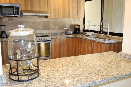 a kitchen counter with a glass jar on a counter top at Hotel Boutique La Rioja in Atlixco