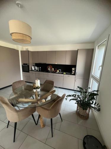 a kitchen and dining room with a table and chairs at Apartment Martigny in Martigny-Ville