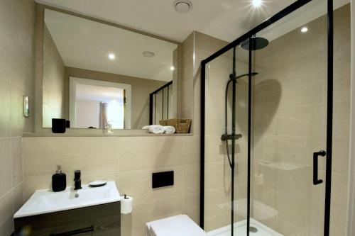 a bathroom with a shower and a toilet and a sink at Rock Mill 1 Bed Apartment 32 in Stoney Middleton