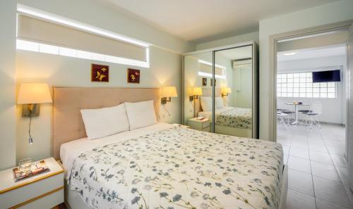 Gallery image of Elpiniki Luxury Apartments in Nea Potidaea
